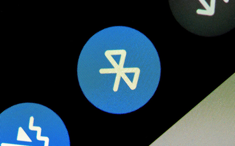 A white Bluetooth symbol centered in a blue circle. 